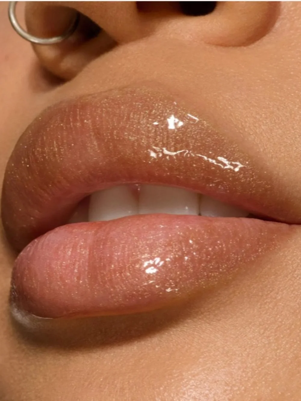 MAC Lipglass Air Non-Sticky Lipgloss Accolade